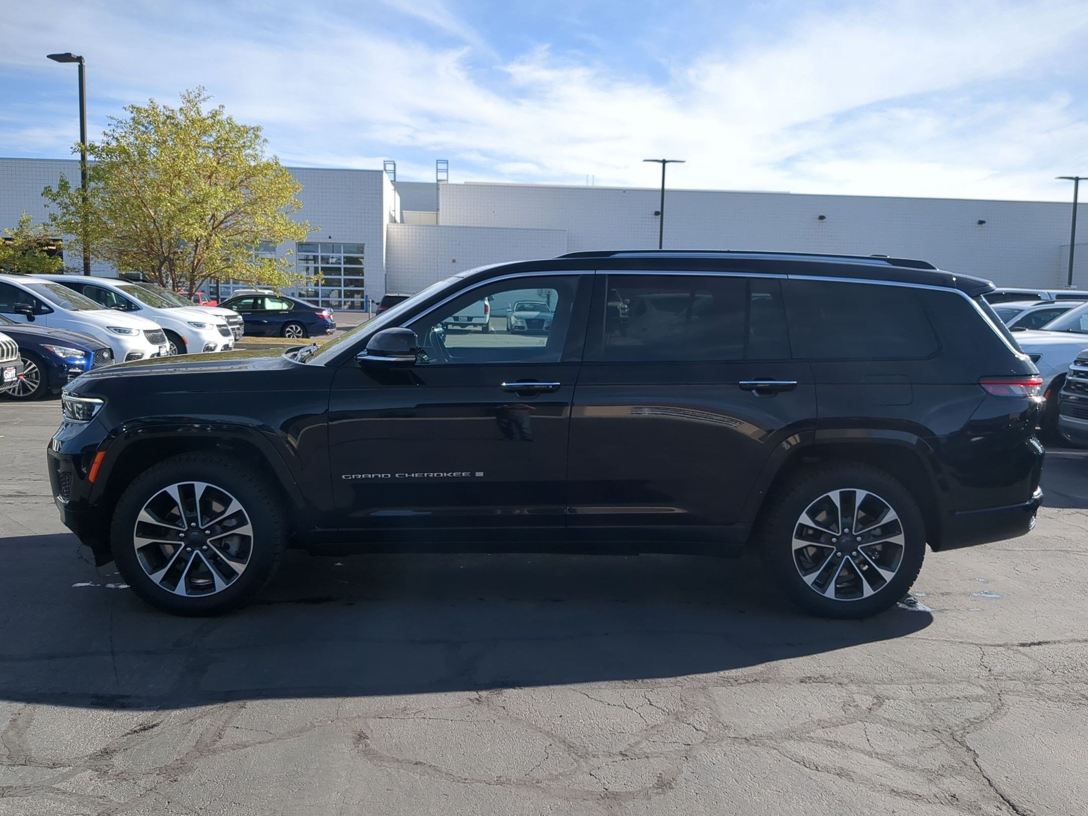Used 2021 Diamond Black Crystal Pearlcoat Jeep Overland image 7
