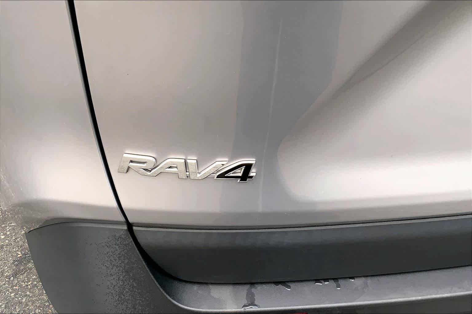 Used 2023 Silver Sky Metallic Toyota XLE image 10