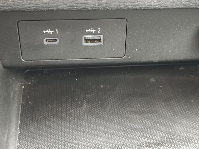 Used 2023 Silver Mitsubishi SE image 18