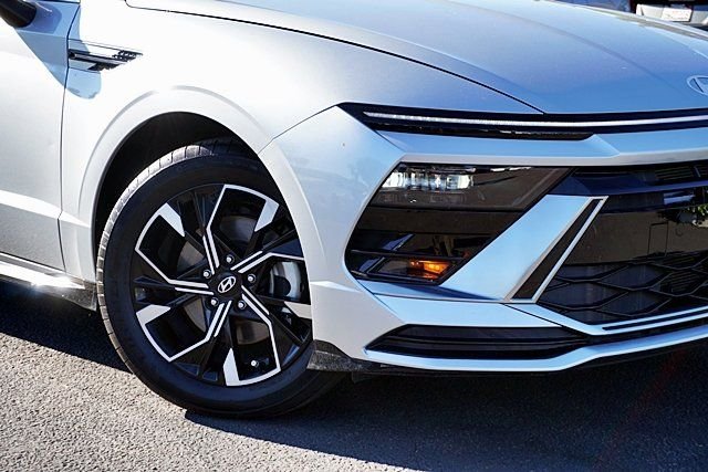 Used 2024 Silver Hyundai SEL image 3