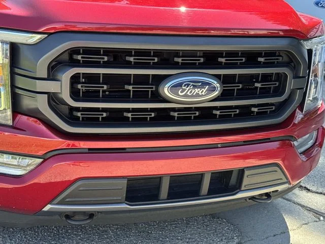 Used 2021 Rapid Red Metallic Tinted Clearcoat Ford XLT image 3