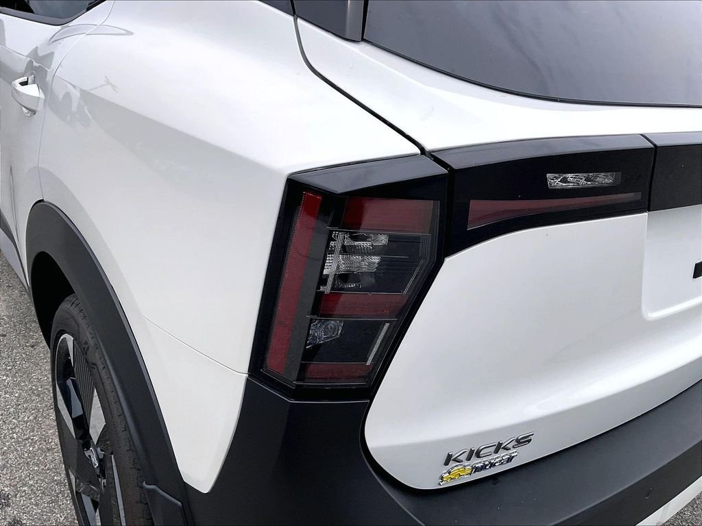 Used 2025 Aspen White Tricoat Nissan SR image 32