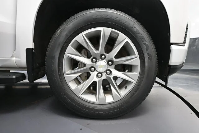 Used 2020 Beige Chevrolet High Country image 18