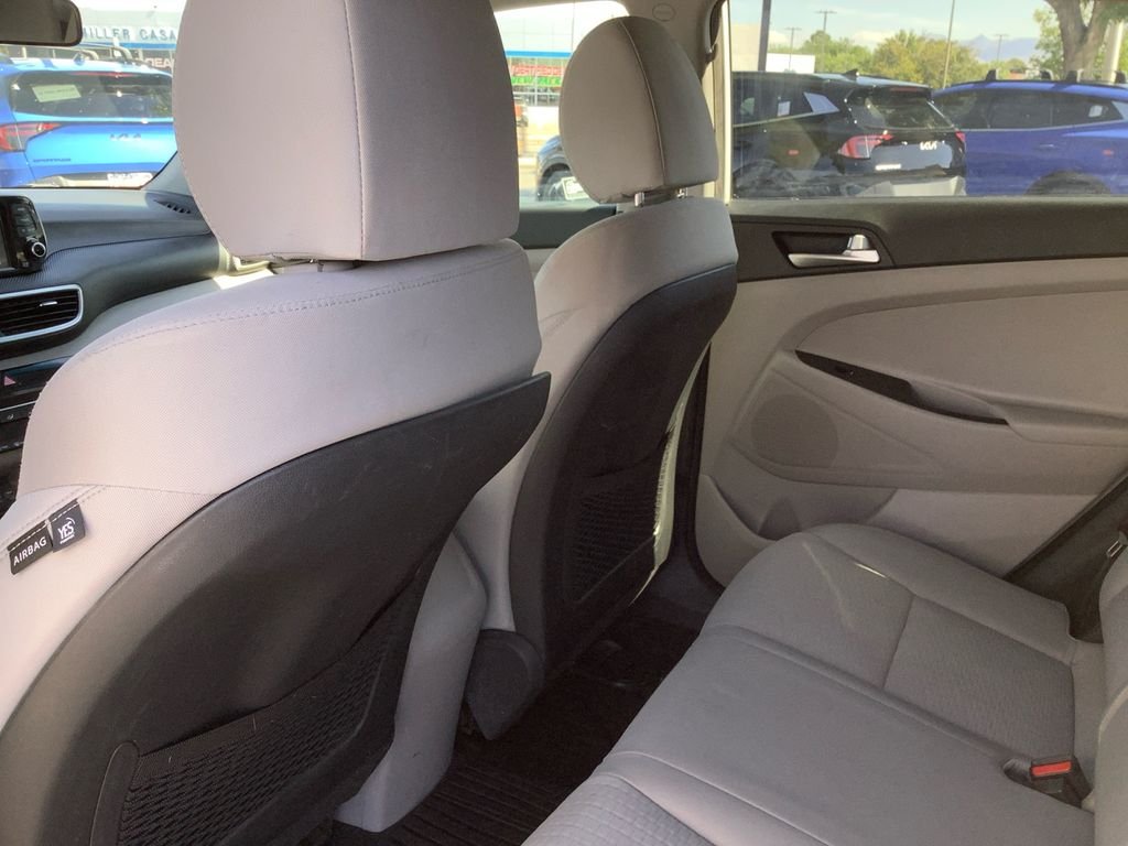 Used 2020 White Hyundai SE image 19
