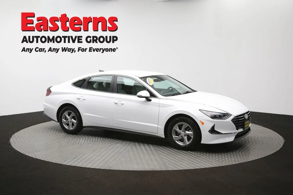 Used 2023 White Hyundai SE image 47