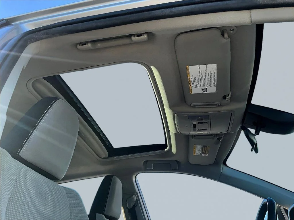 Used 2018 Silver Toyota XLE image 28