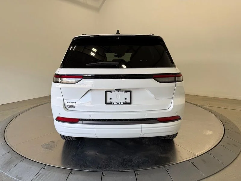 New 2026 Bright White Clear-Coat Exterior Paint Jeep Limited Reserve image 6
