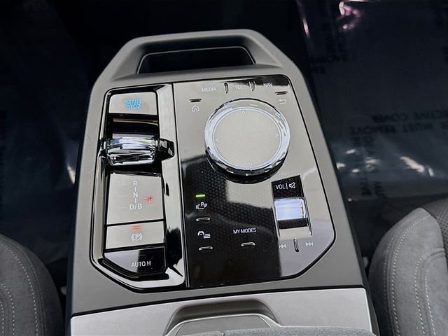 Used 2026 Gray Metallic BMW xDrive60 image 17