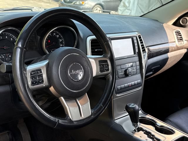 Used 2011 Blackberry Pearlcoat Jeep Laredo image 15