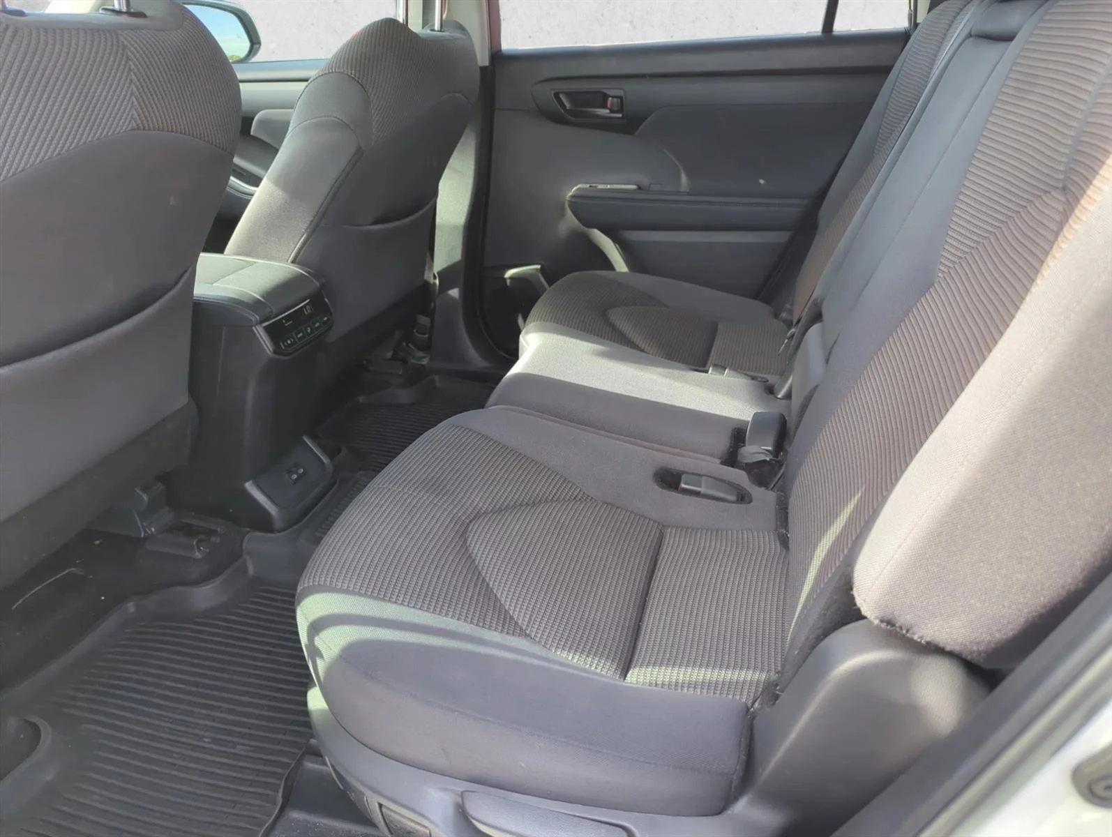 Used 2024 Wind Chill Pearl Toyota LE image 7