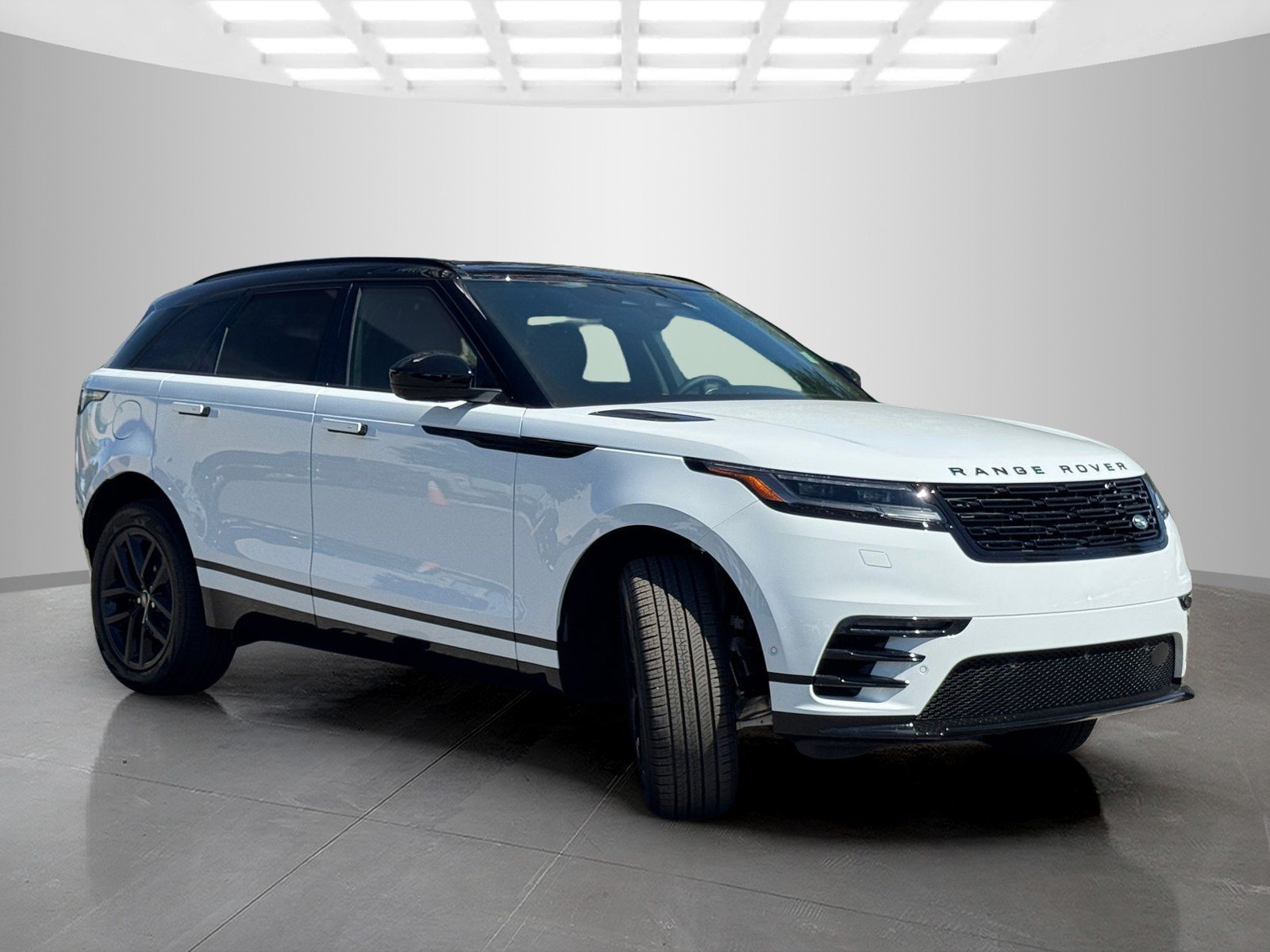 New 2026 Fuji White LAND ROVER Dynamic SE image 3