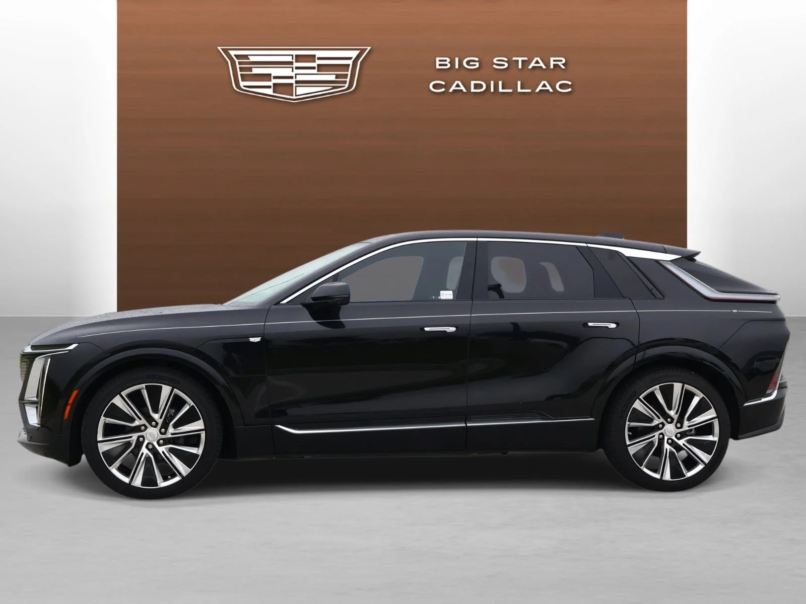 Used 2024 Cadillac LYRIQ Luxury 3 with VIN 1GYKPSRKXRZ117723 for sale in Friendswood, TX