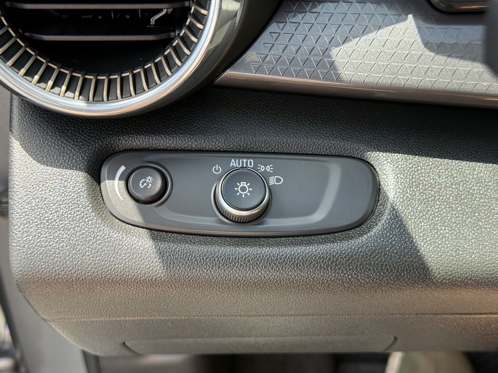 Used 2025 Sterling Gray Metallic Chevrolet ACTIV image 29