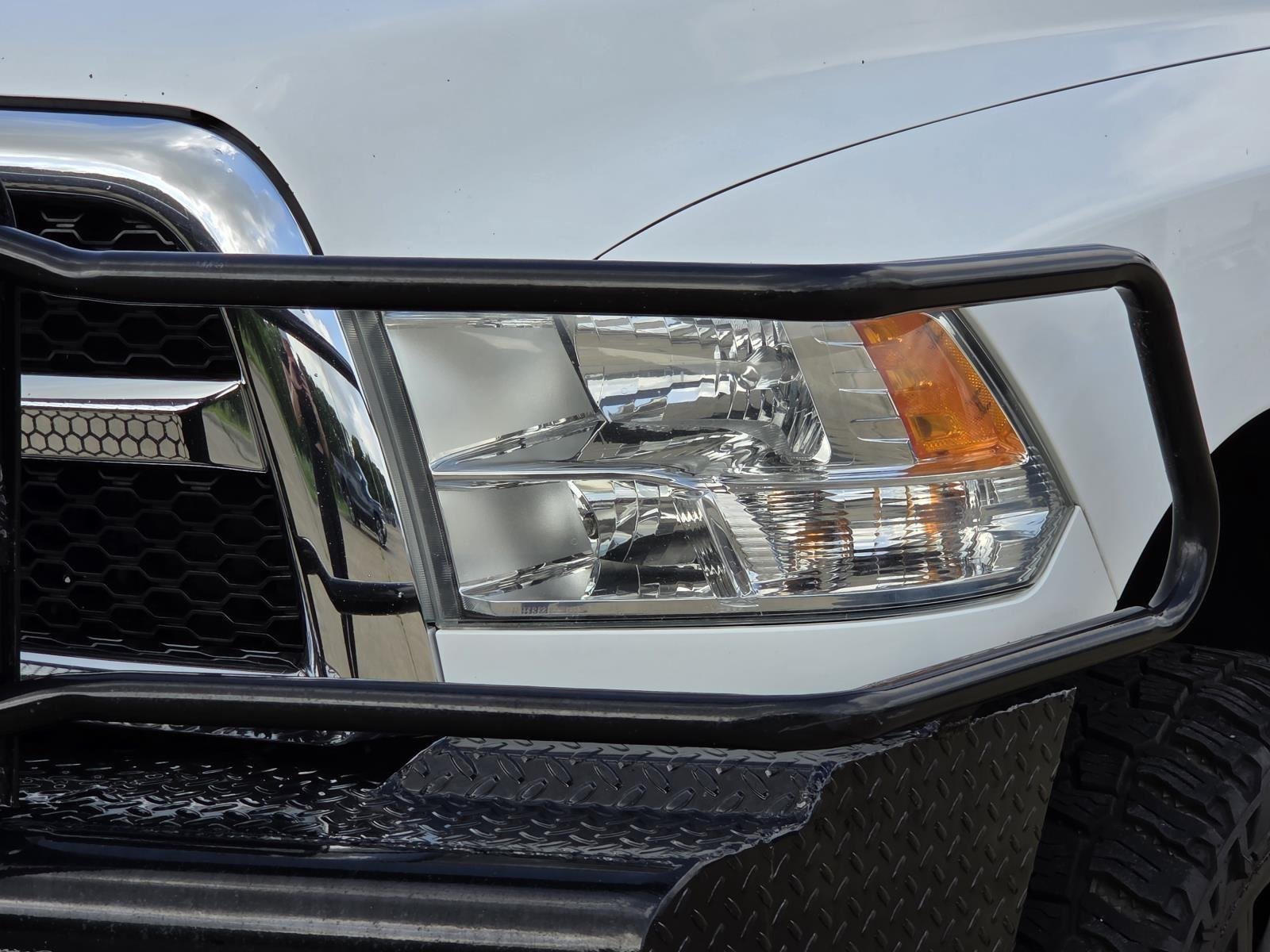 Used 2015 Bright White Clearcoat Ram SLT image 8