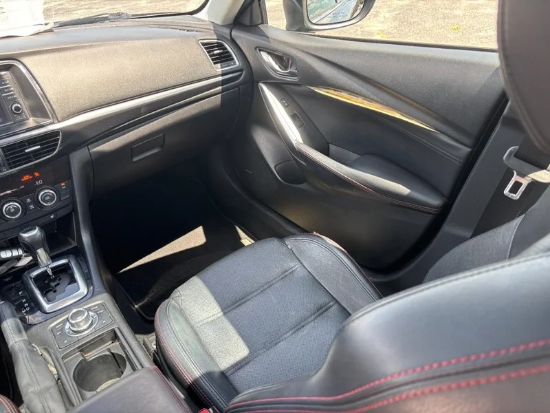 Used 2014  Mazda i Grand Touring image 16