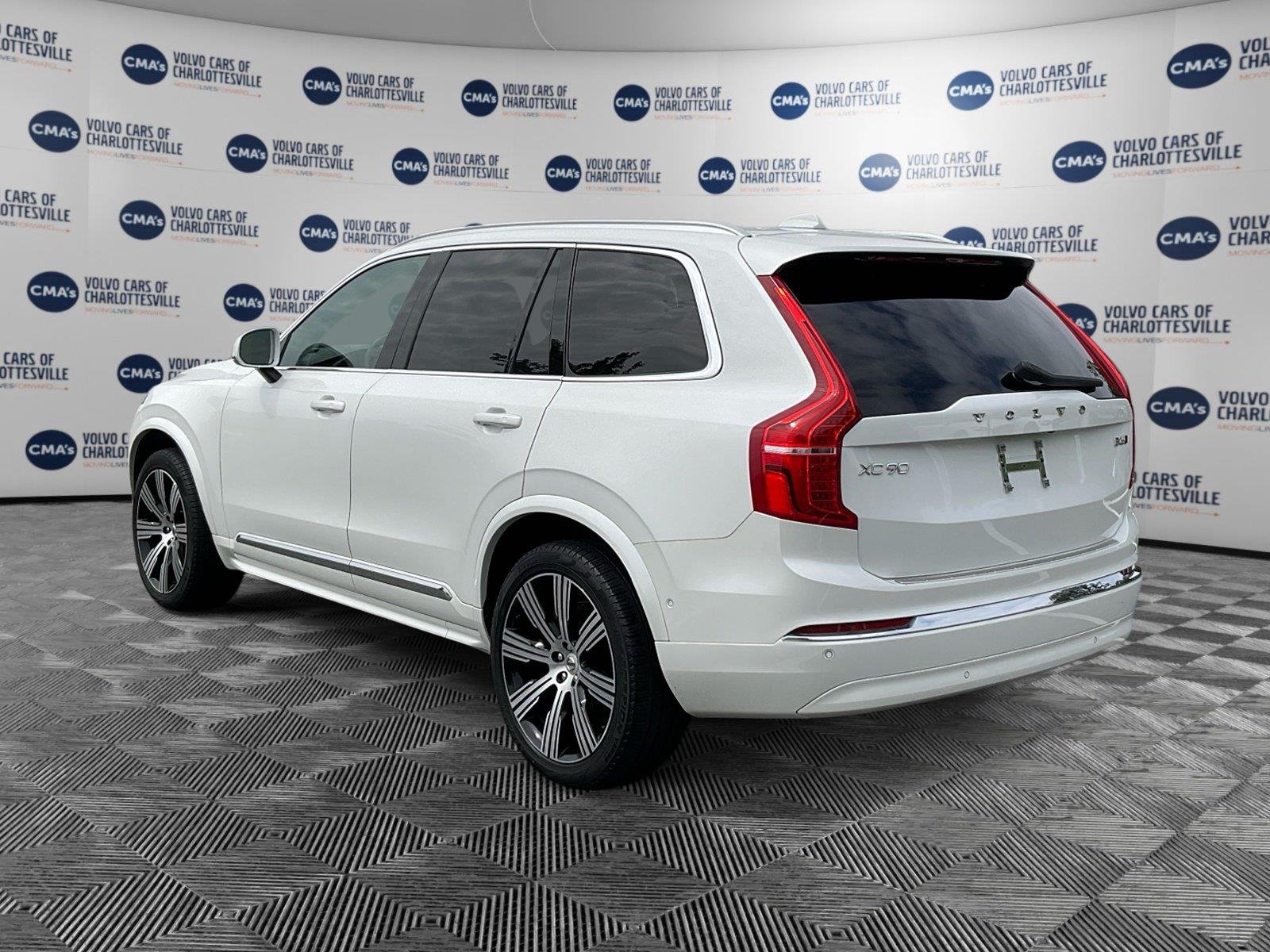 Used 2024 Crystal White Metallic Volvo Ultimate Bright Theme image 3
