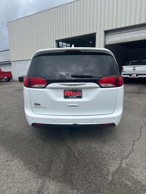 Used 2017 White Chrysler Touring L image 32
