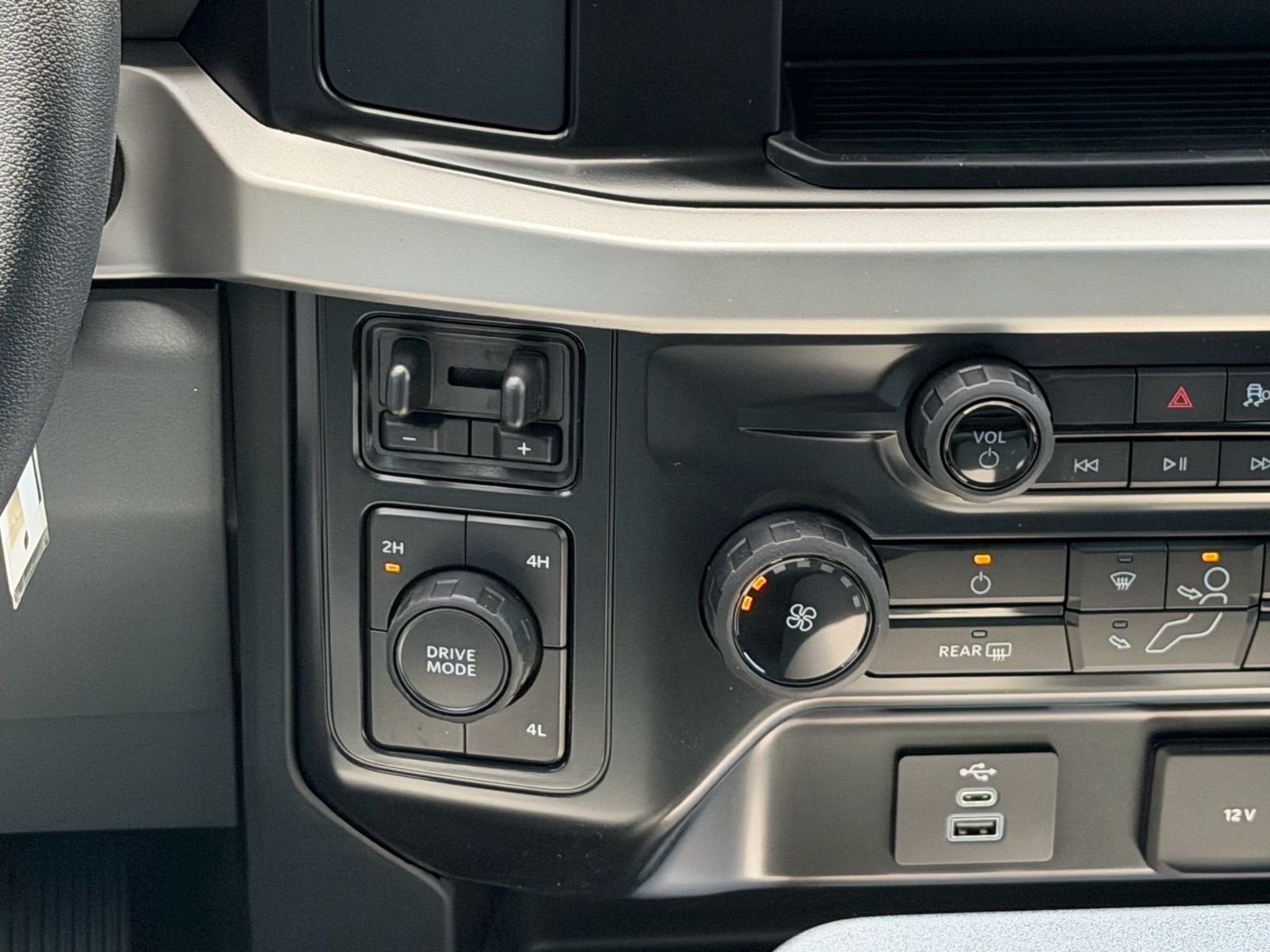 New 2026 Oxford White Ford F-350® XL image 15