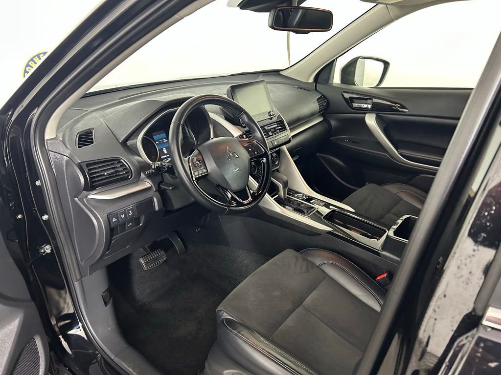 Used 2024 Silver Mitsubishi SE image 12
