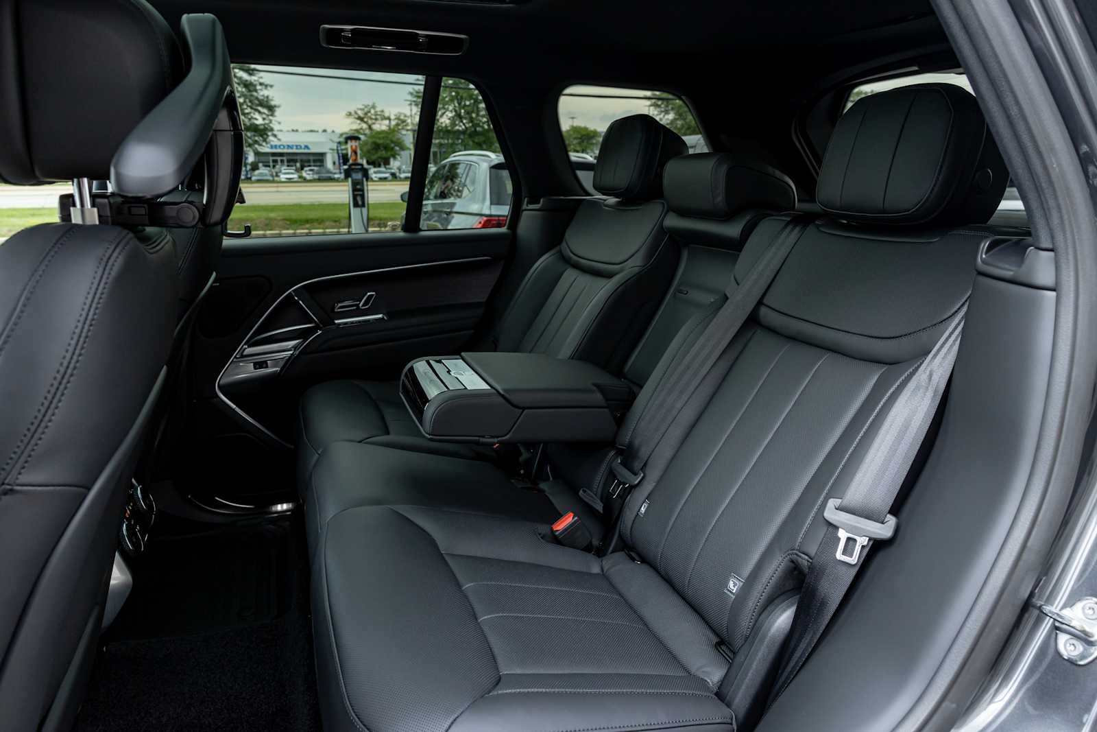 New 2026 Carpathian Grey Land Rover SE image 31