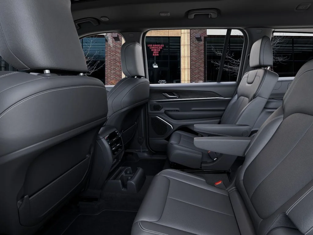 New 2026 Silver Zynith Exterior Paint Jeep Limited Reserve image 23