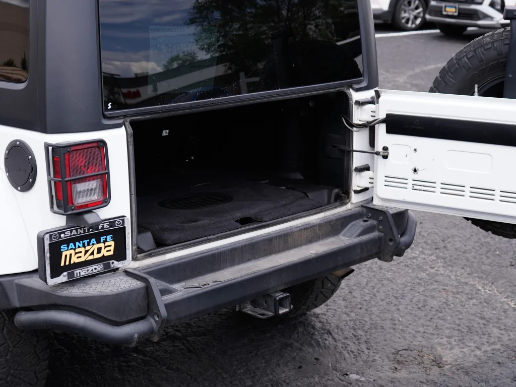 Used 2017 Bright White Clearcoat Jeep Winter image 9