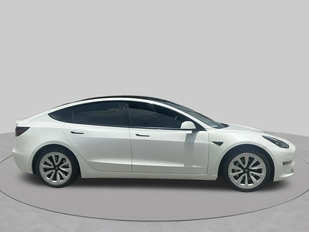Used 2021  Tesla Standard Range Plus image 12