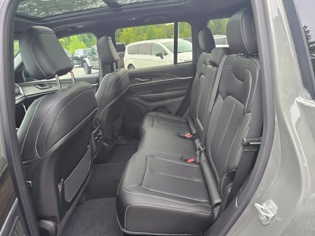 New 2027 Gray Jeep Limited image 10