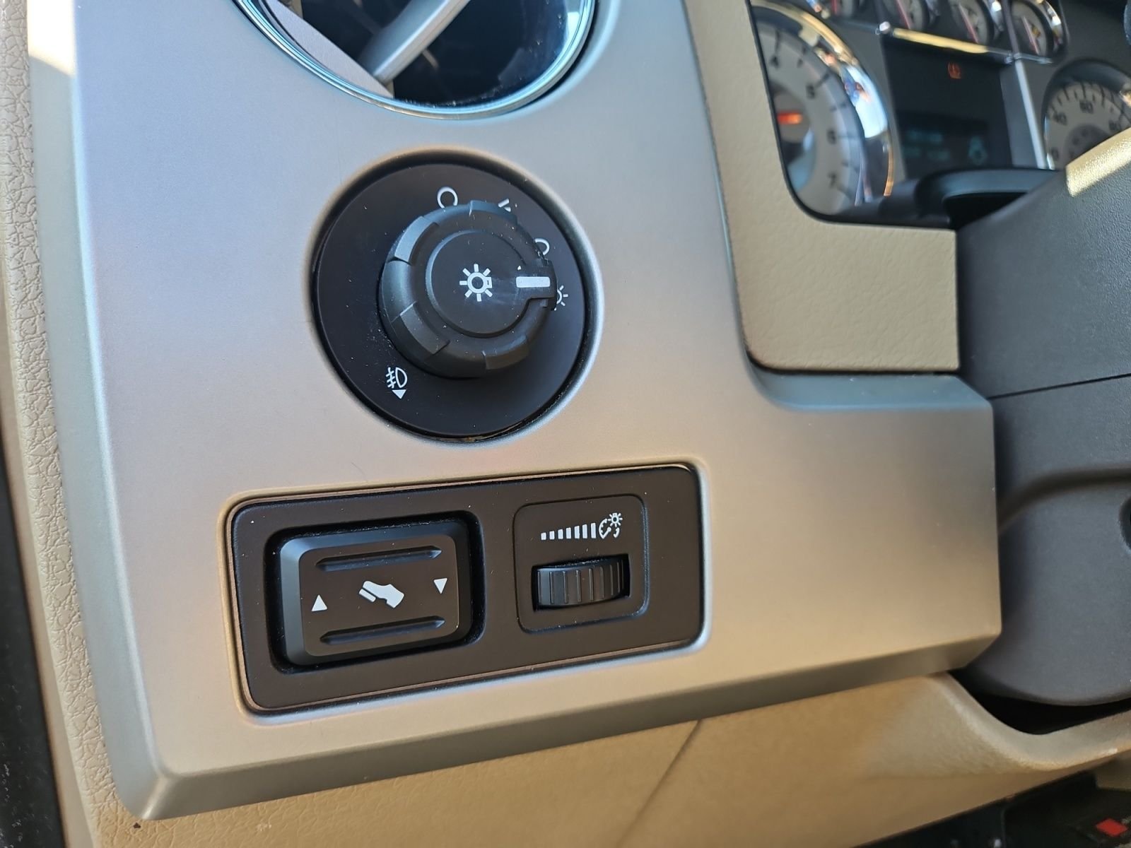 Used 2010  Ford Lariat image 22