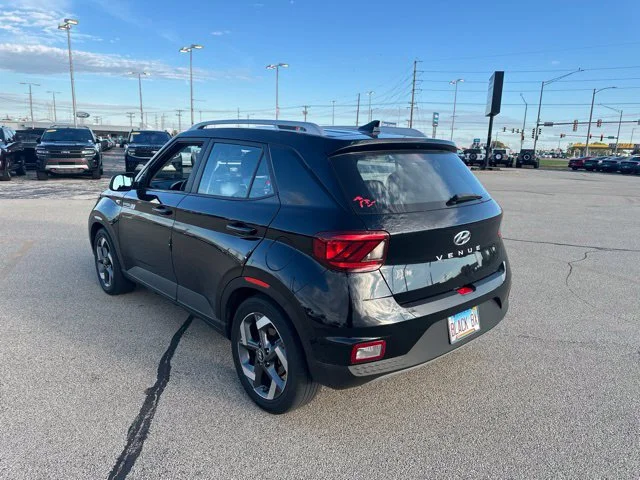 Used 2022 Black Noir Pearl Hyundai SEL image 3