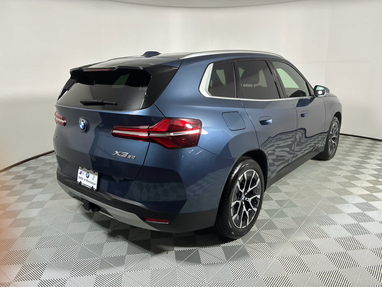New 2026 Tanzanite Blue II Metallic BMW 30 xDrive image 4