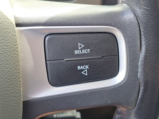 Used 2010 Bright White Clearcoat/Mineral Gray Metallic CC Ram SLT image 22