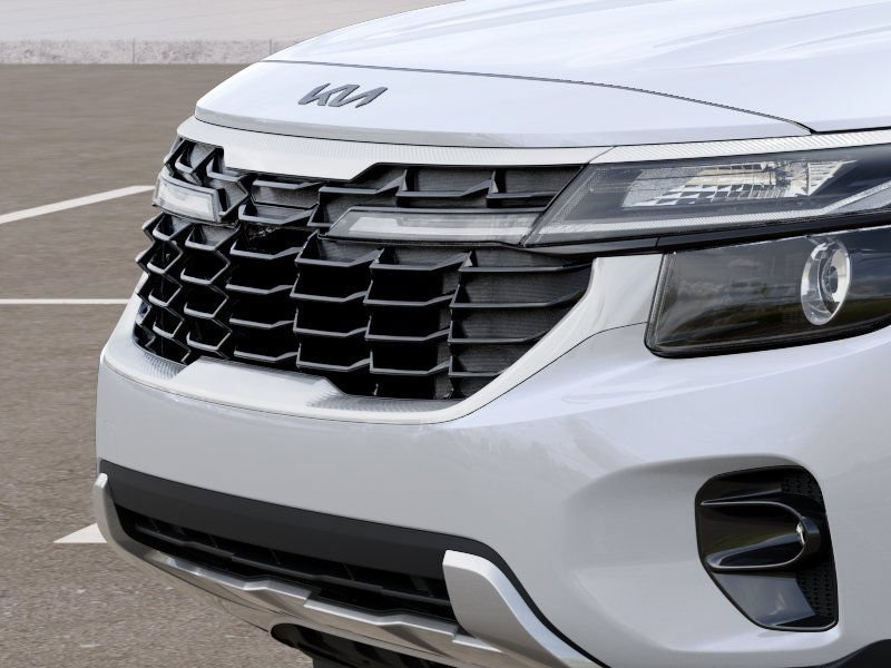 Used 2025 White Kia S image 13