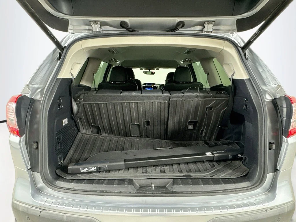 Used 2020 Ice Silver Metallic Subaru Limited image 31