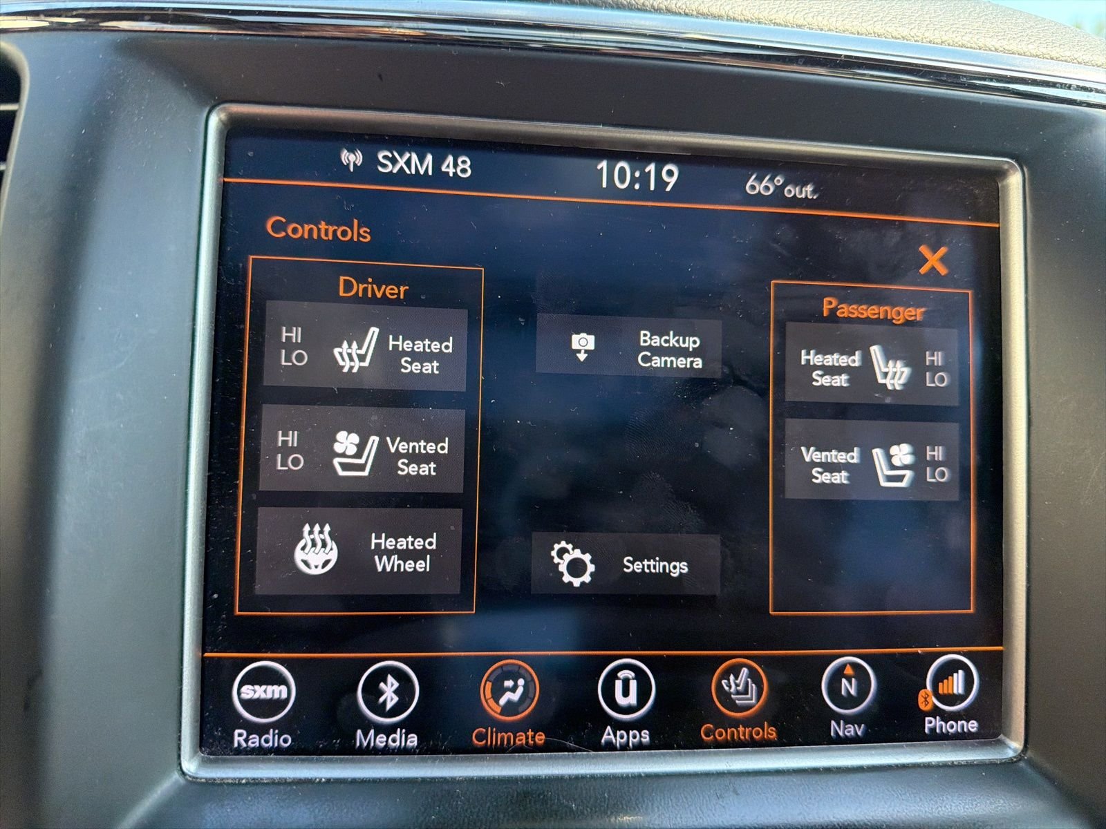 Used 2018 Red Jeep Overland image 5