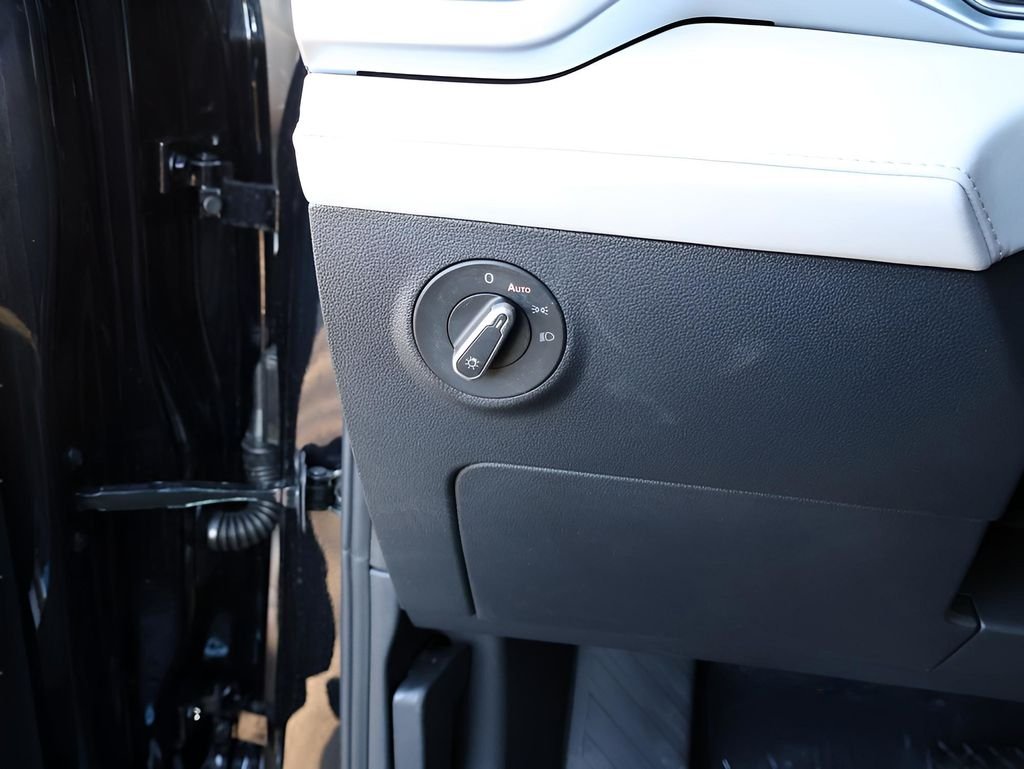 2025 Volkswagen Taos SE - Photo 37