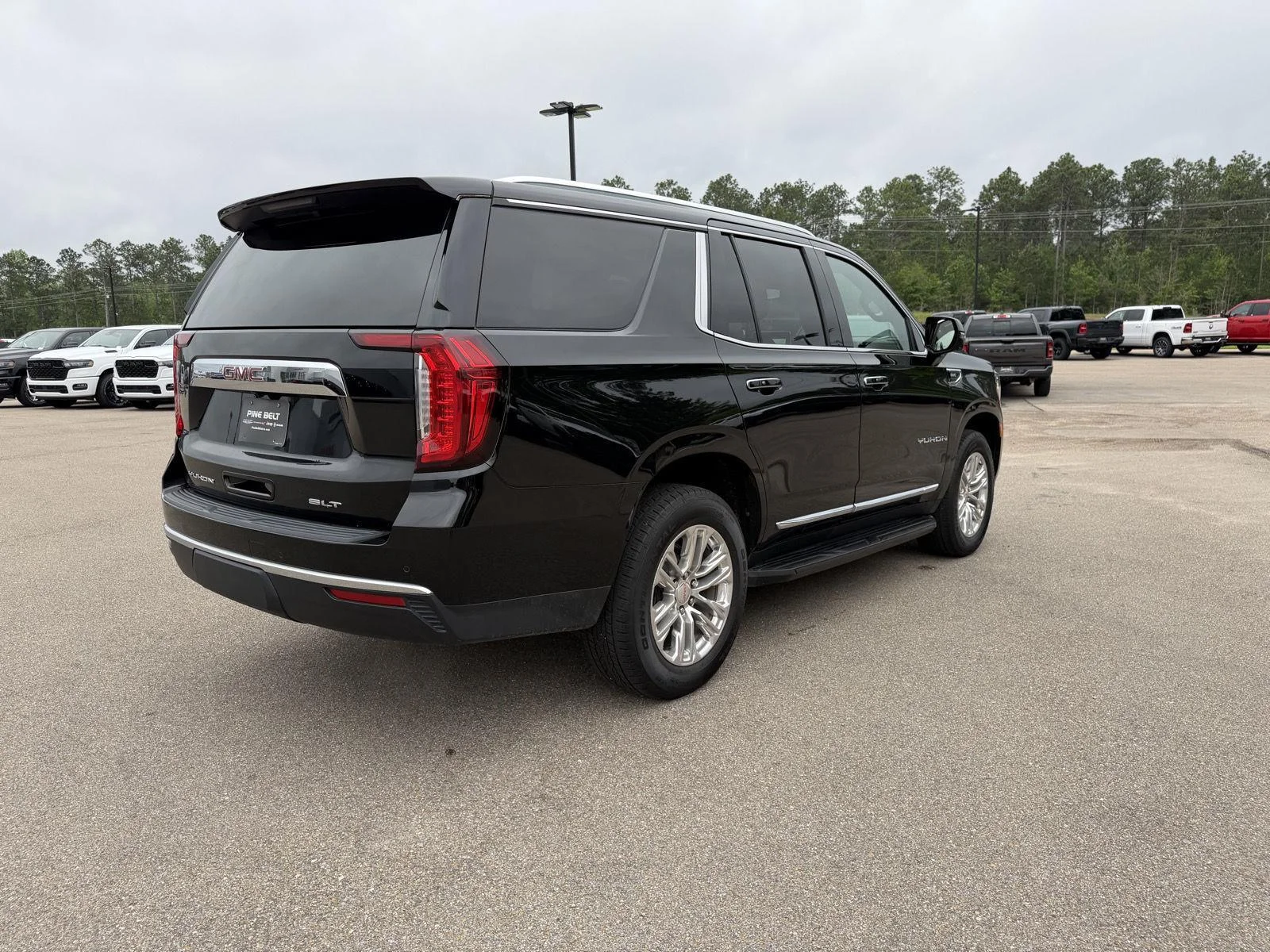 Used 2022 Onyx Black GMC SLT image 6