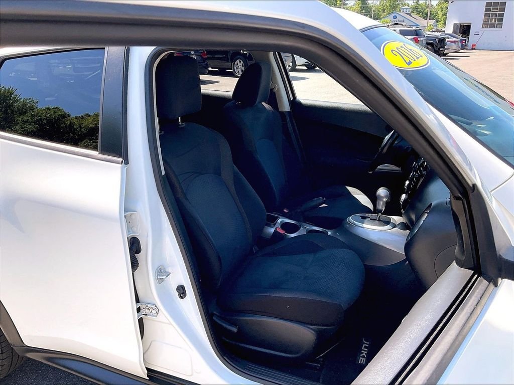 Used 2016 White Nissan SV image 11