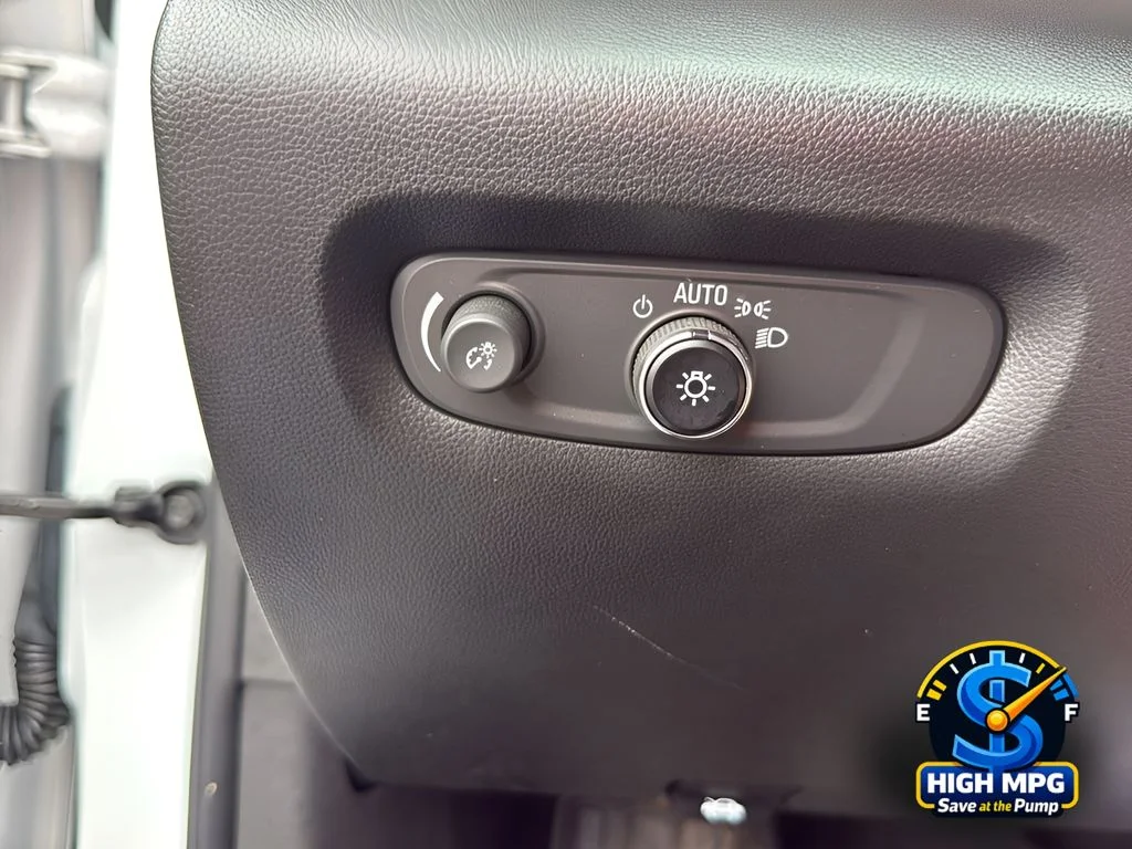 Used 2022 White Chevrolet LT Leather image 17