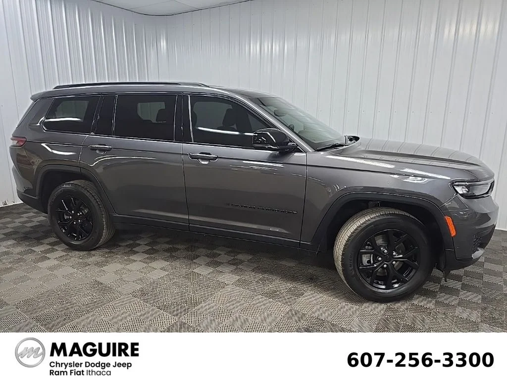 Used 2024 Gray Jeep Altitude image 1