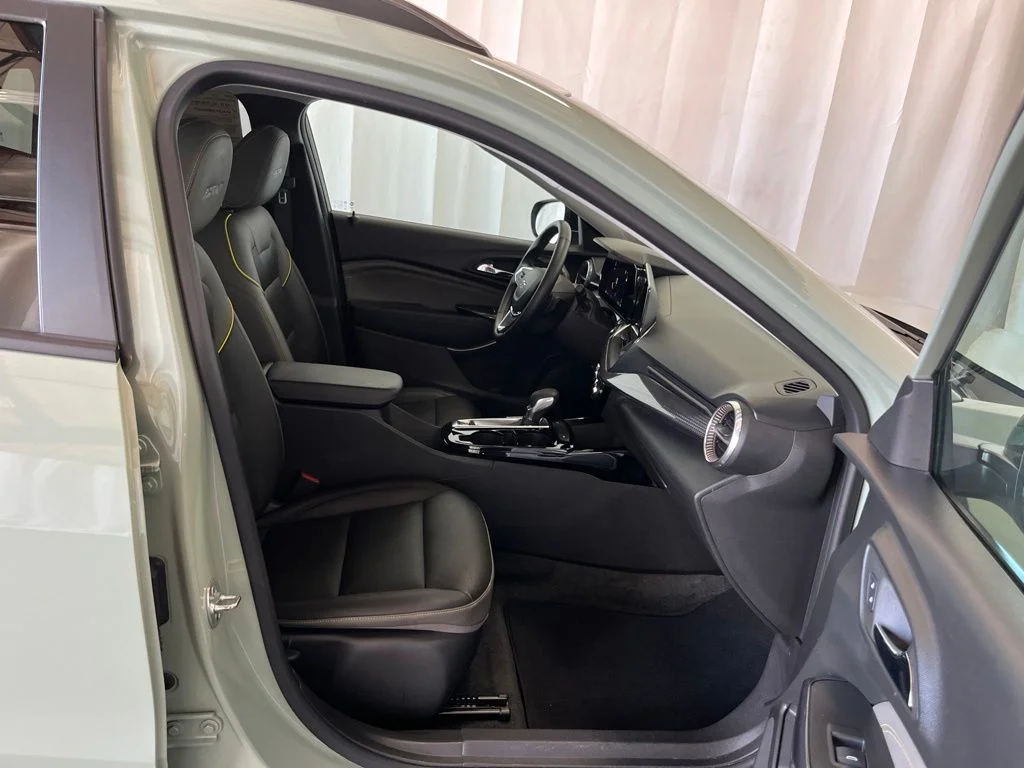 Used 2025 Green Chevrolet ACTIV image 19
