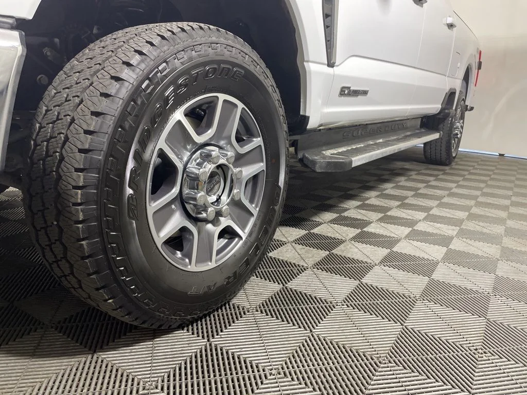Used 2023 White Ford Lariat image 27