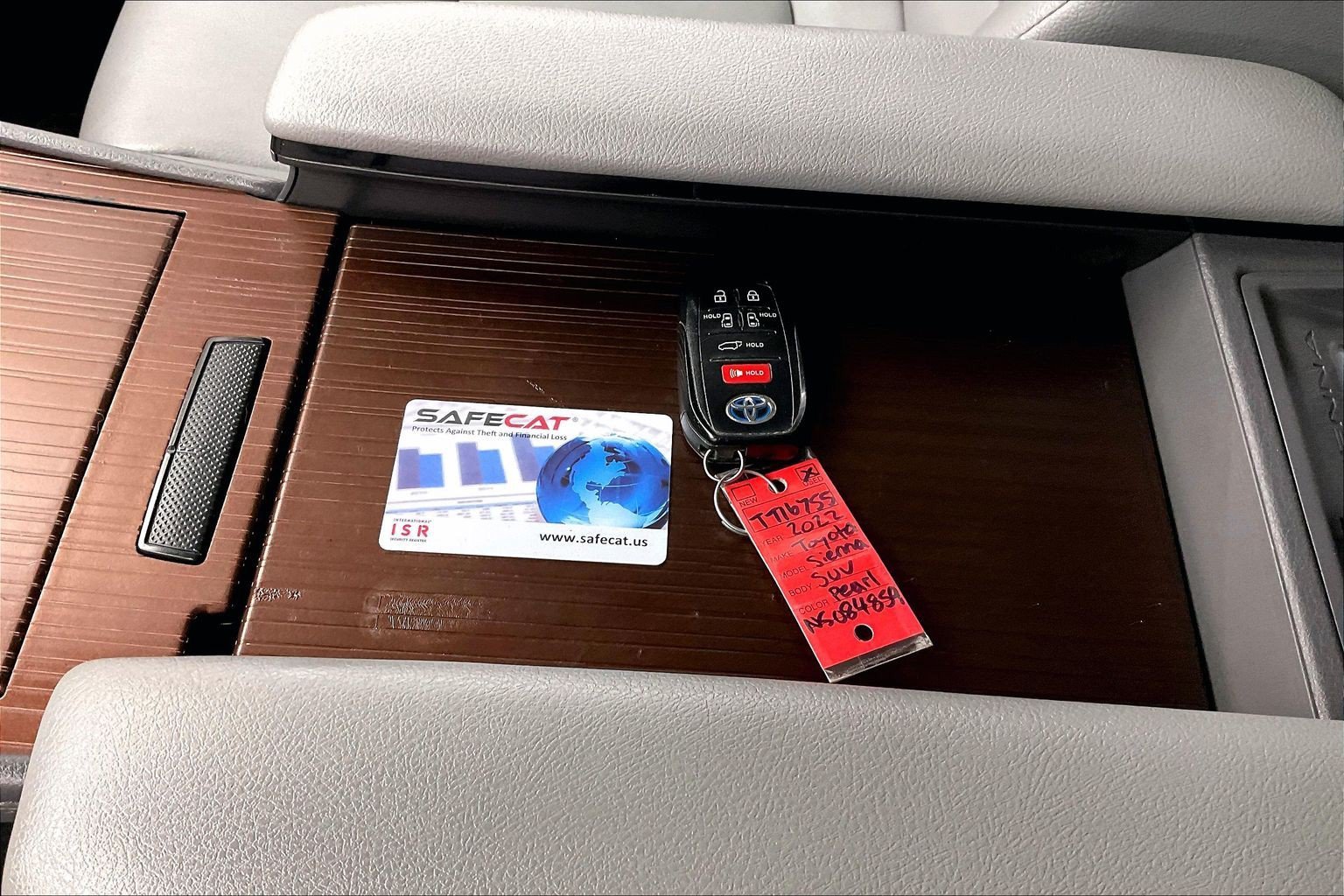 Used 2022 Wind Chill Pearl Toyota XLE image 11