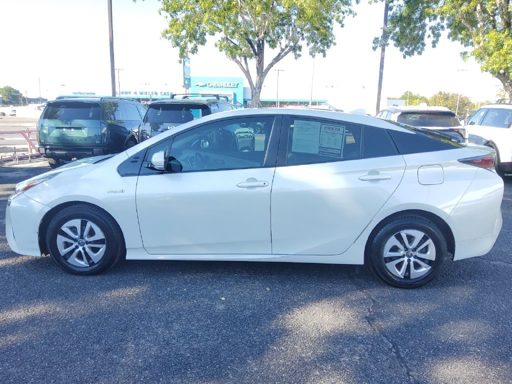 Used 2016 White Toyota Four image 25