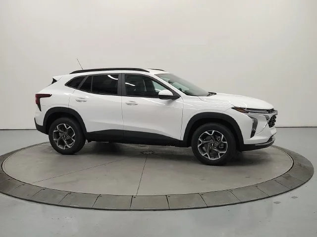 2026 Chevrolet Trax LT - Photo 9