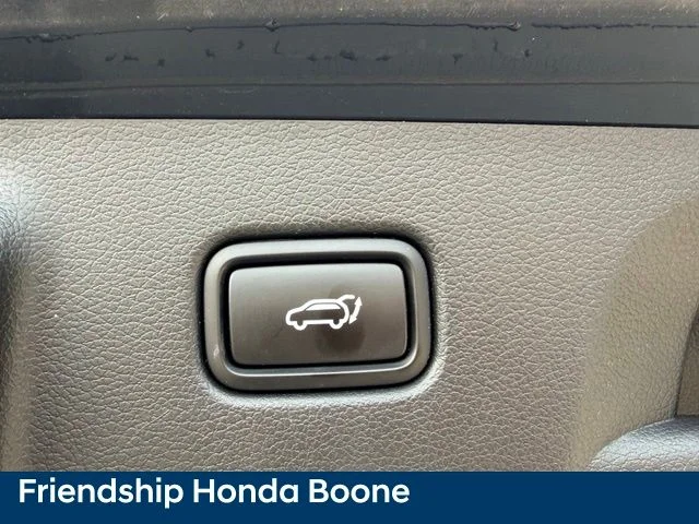 Used 2024 White Hyundai SEL image 38