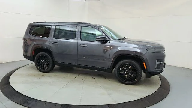 New 2026 Baltic-Gray Metallic Clear-Coat Exterior Paint Jeep Limited Reserve image 13