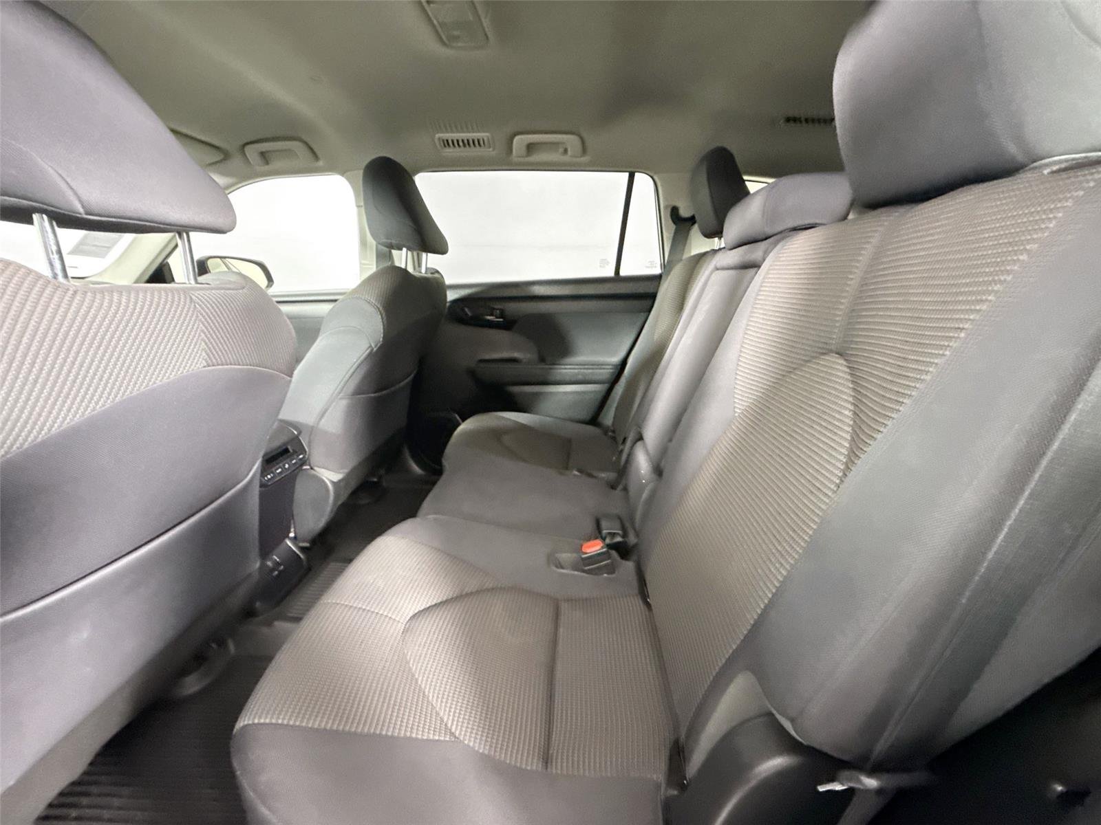 2023 Toyota Highlander L - Photo 27
