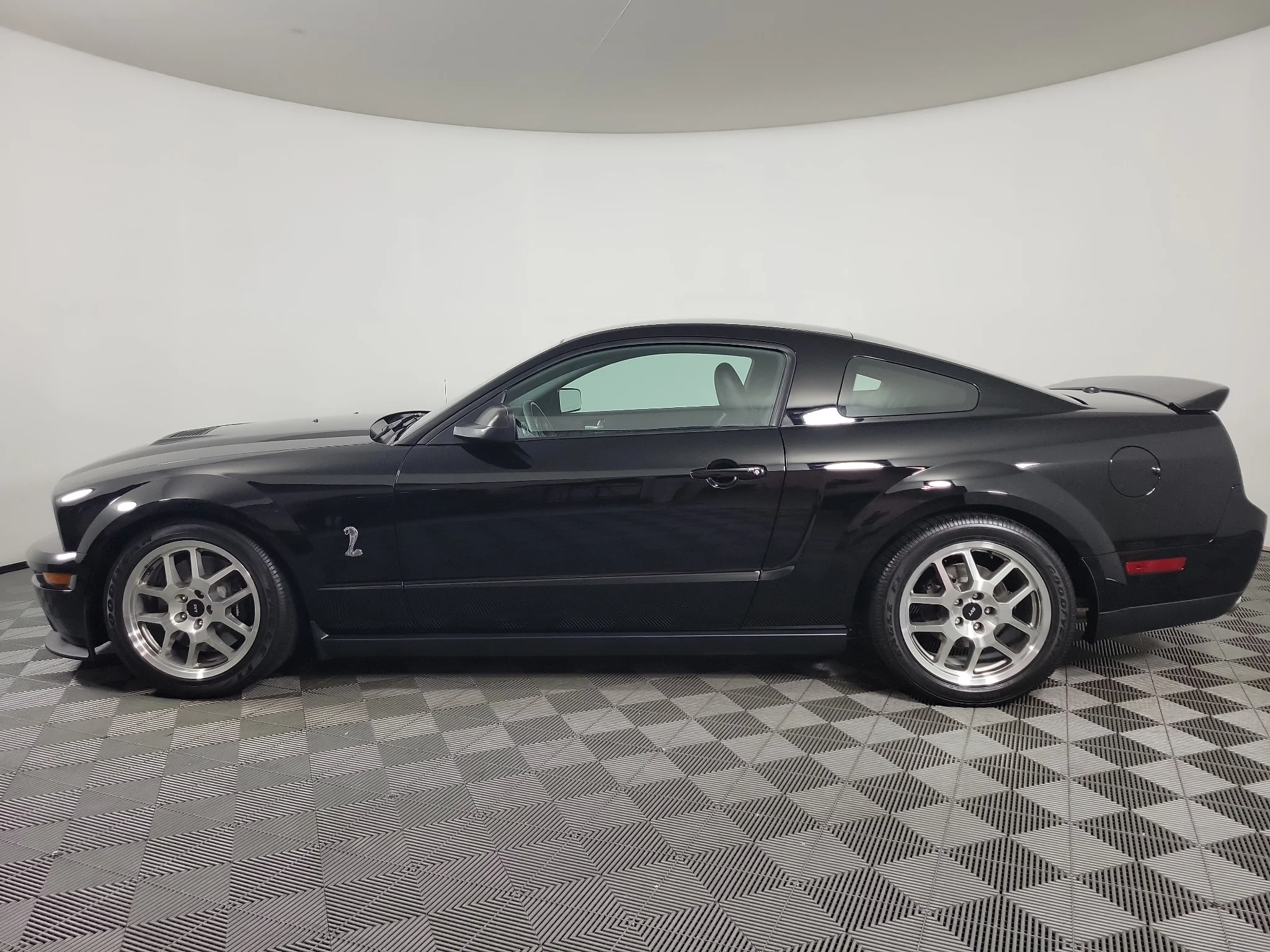 Used 2008 Ebony Clearcoat Ford Shelby GT500 image 7