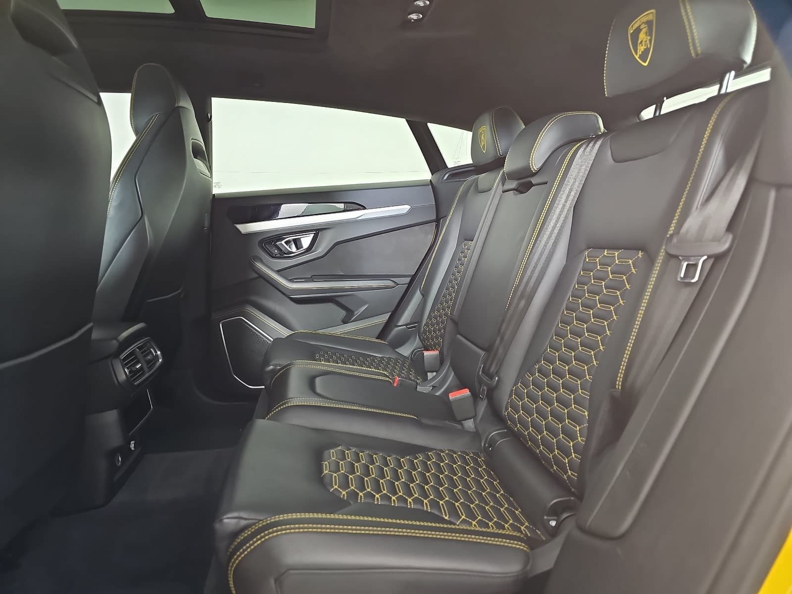 Used 2020  Lamborghini Base image 13